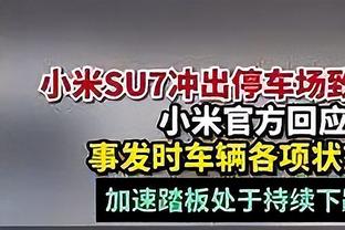 出发汽车城！独行侠登机穿搭：欧文部落风&持棍 东契奇运动短袖